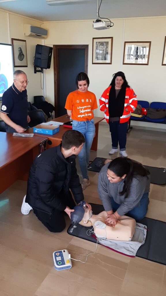 CIVES Lecce: Dimostrazione ed Esercitazione BLS e Primo Soccorso agli studenti dell’ISS Laporta/Falcone-Borsellino di Lecce